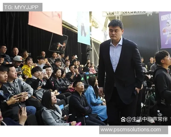 姚明在意大利的篮球之旅与文化交流的精彩瞬间