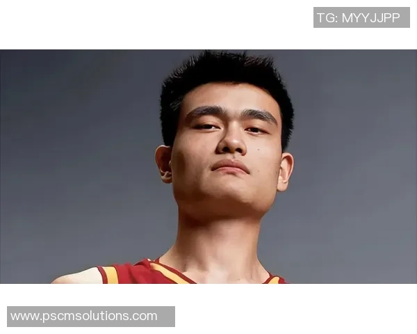 姚明笑容灿烂瞬间高清捕捉展现篮球巨星的亲和力与魅力