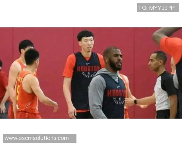 姚明轻松一踢易拉罐展现巨人风范引发网友热议与欢笑