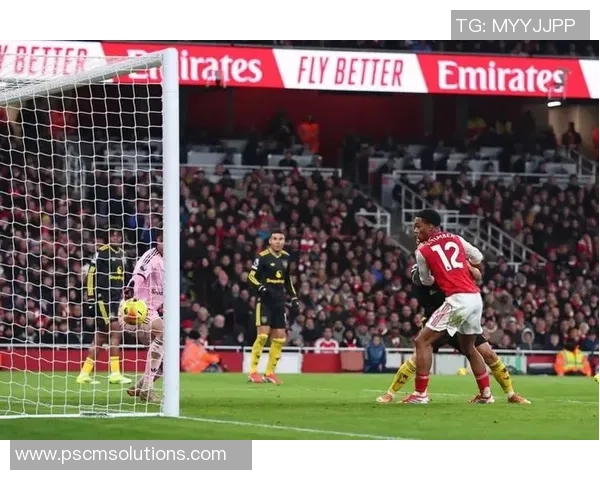 意甲激战：里昂与多特蒙德互交白卷乌龙球瞬间点燃全场气氛