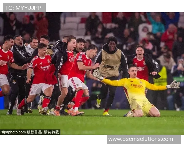 欧冠激战：那不勒斯补时绝杀本菲卡全场沸腾精彩集锦回顾