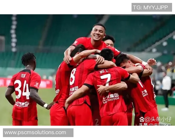 中超激战热刺与阿森纳握手言和争议判罚引发全场热议